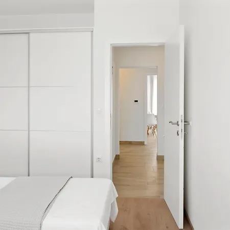 Aaa Anic Amazing Apartments Deluxe Split Exterior photo